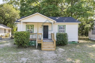 Building Photo - FULLY RENOVATED 3-Bedroom Rental Home on Woodlawn Ave.-UNMATCHED COMFORT, CONVENIENCE & VALUE!