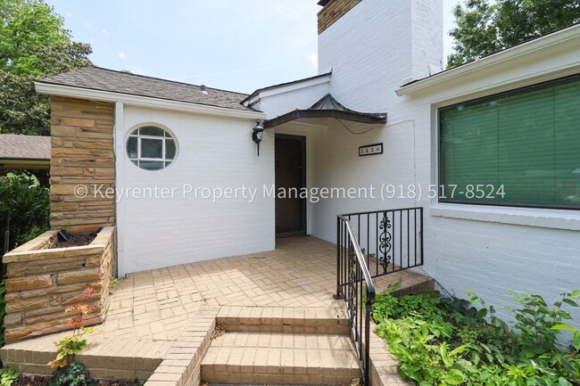 Building Photo - Beautifully Redone 3 Bedroom House! Available for Immediate Move in!