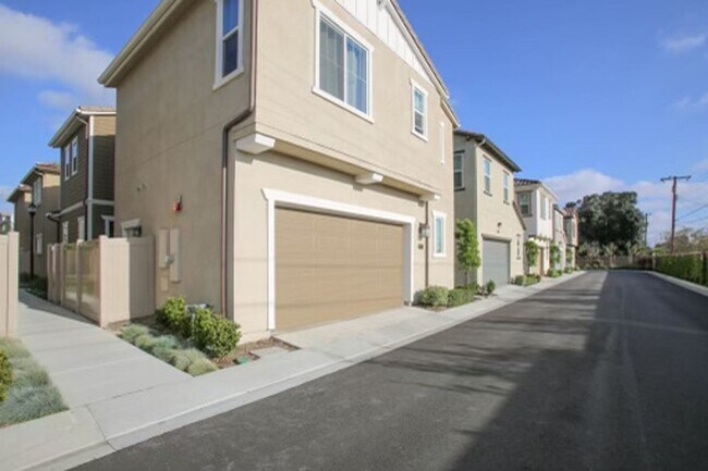 Building Photo - Stunning 4-Bedroom Home in Gated Tribella Community!