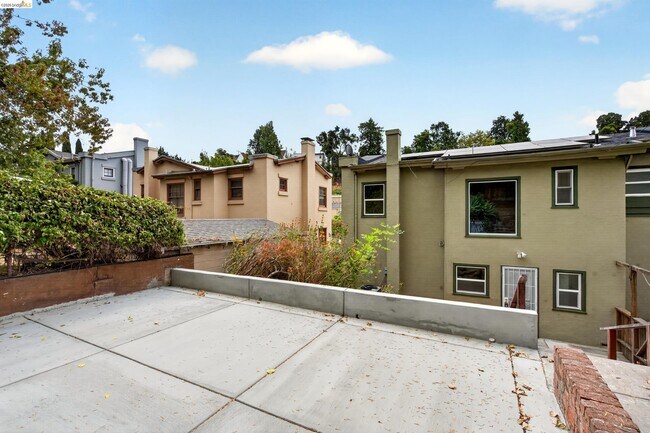 Building Photo - 846 Mandana Blvd