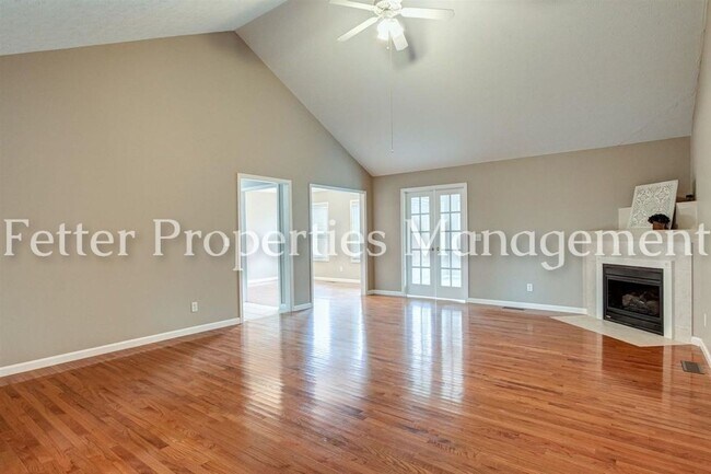 Building Photo - Beautiful 3bd 2.5 bath Northside