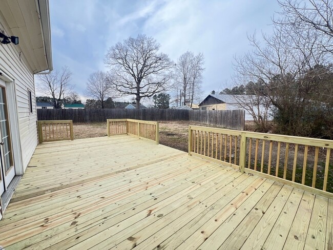 Building Photo - The Home You’ve Been Searching For!