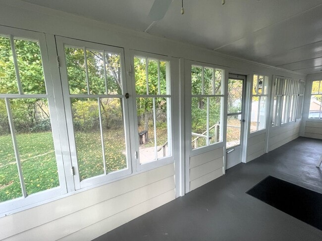 Building Photo - Charming 3-Bedroom, 2-Bathroom Williams Bay Home with Spacious Attic