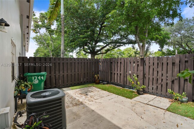 Building Photo - 1749 SW 81st Ln
