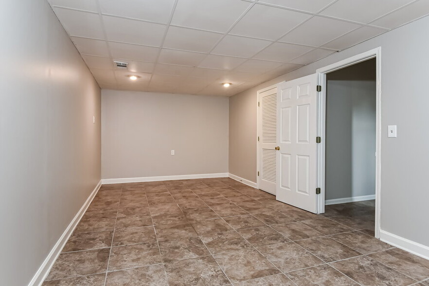 Building Photo - 107 River Walk