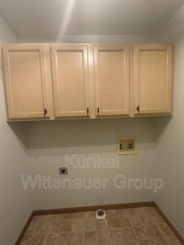 Building Photo - 111 Twin Oaks Dr
