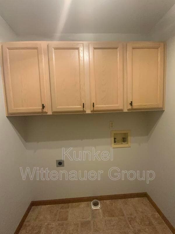Building Photo - 111 Twin Oaks Dr
