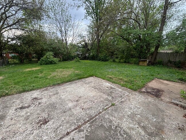 Building Photo - 214 Rugby Rd