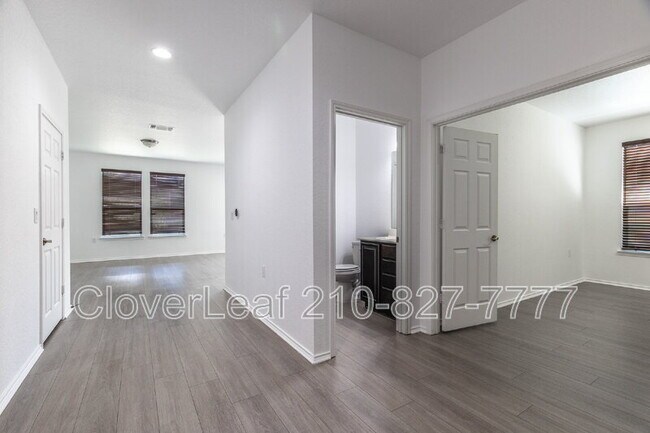 Building Photo - 7422 Bluebonnet Bay