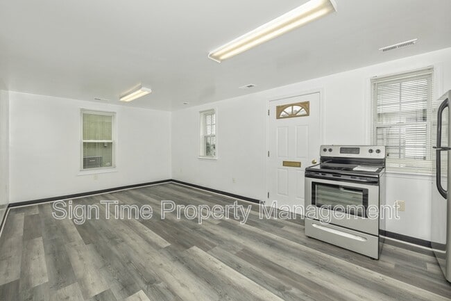 Building Photo - 796 Frederick St