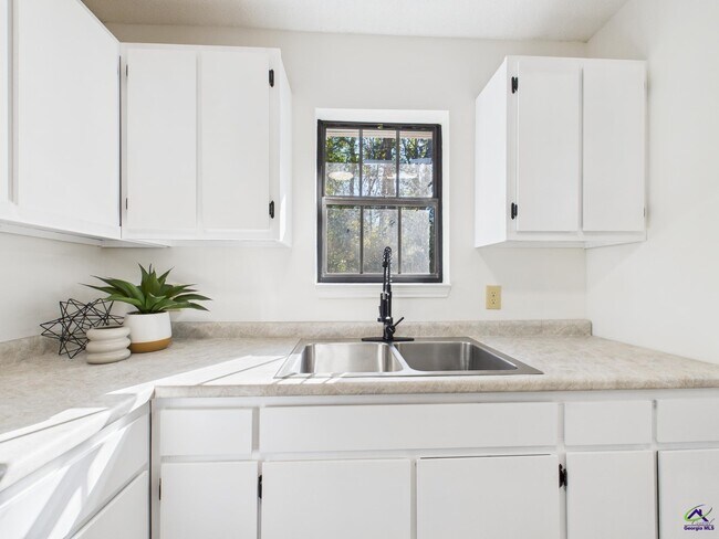 Building Photo - 4508 Bon Ayer Cir