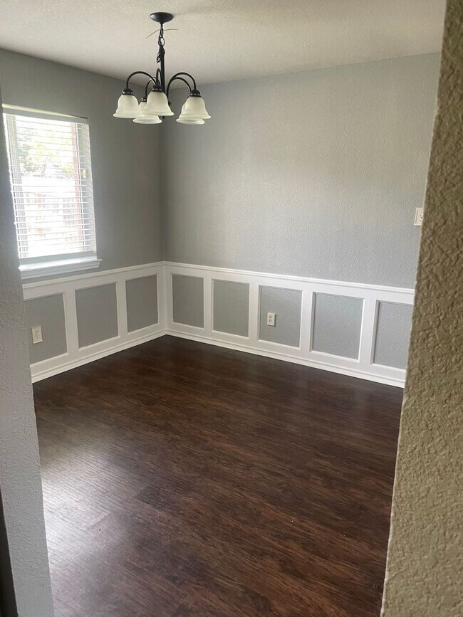 Building Photo - 4 bedroom 2 bathroom house! HOUSING ACCEPTED!