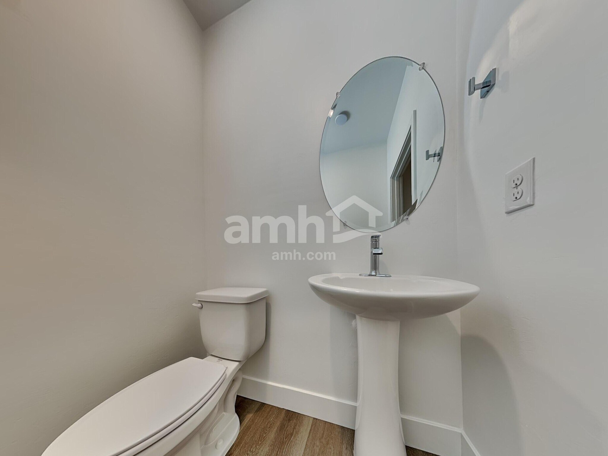 Building Photo - 9700 Harkes Dr