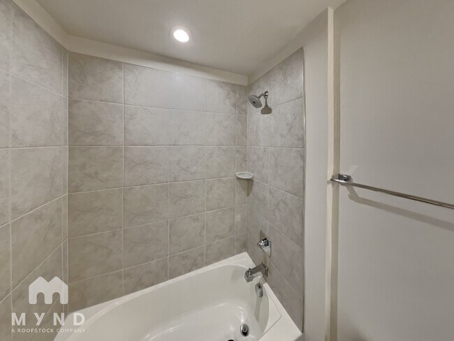 Building Photo - 432 W Tremont Ave