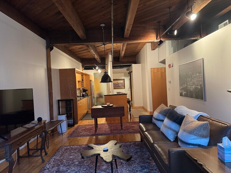 Building Photo - 105 S 9th St