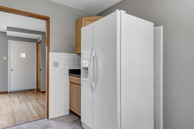 Building Photo - 765 Babler Dr