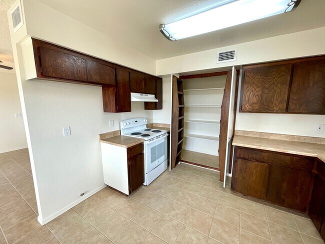 Building Photo - 2988 Cisco Dr S