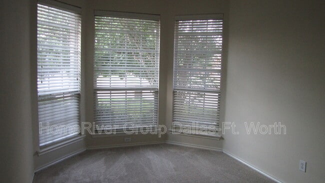 Building Photo - 6353 Ferncreek Ln