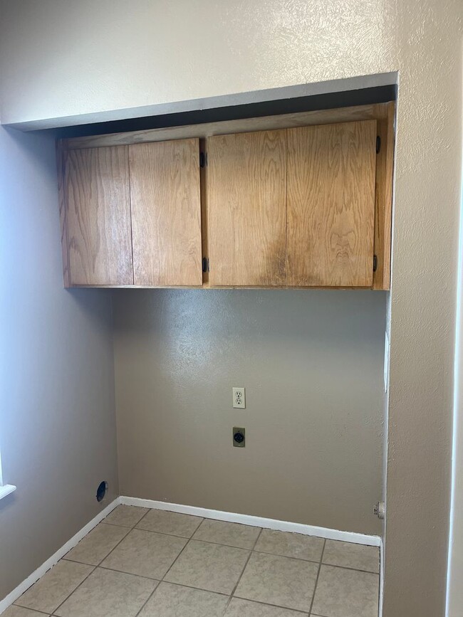 Building Photo - 1028 Mockingbird Ln
