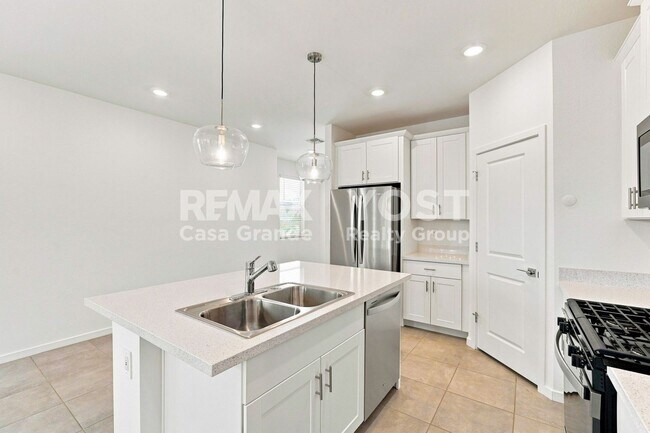 Building Photo - 2689 E Santa Ynez Dr