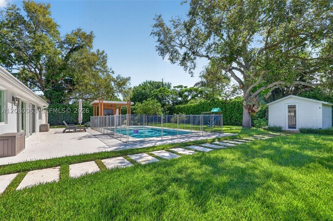 Building Photo - 14220 SW 86th Ave