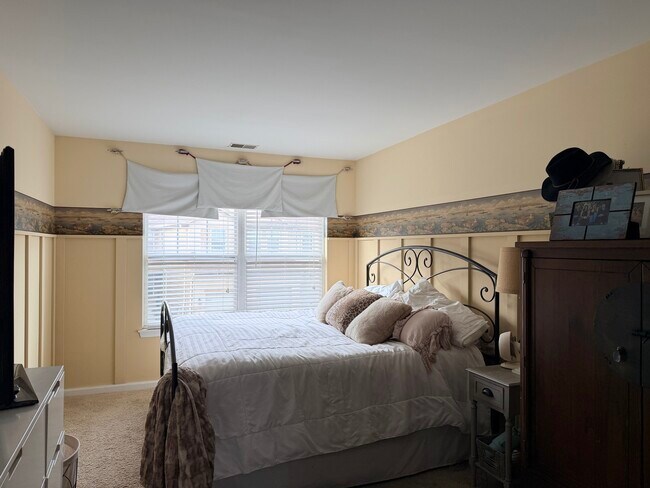 Building Photo - 1804 Crenshaw Cir