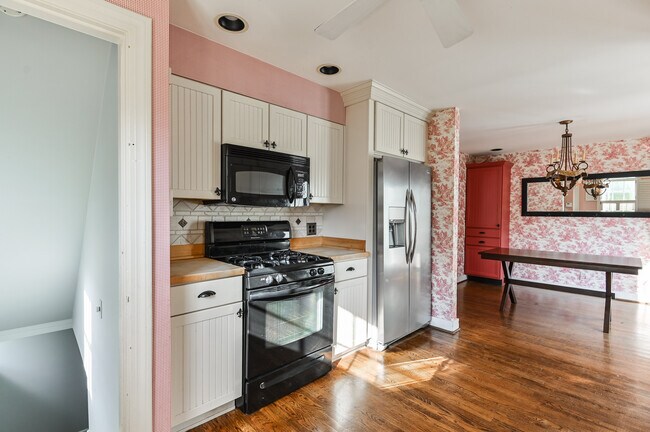 Building Photo - 511 Cannons Ln
