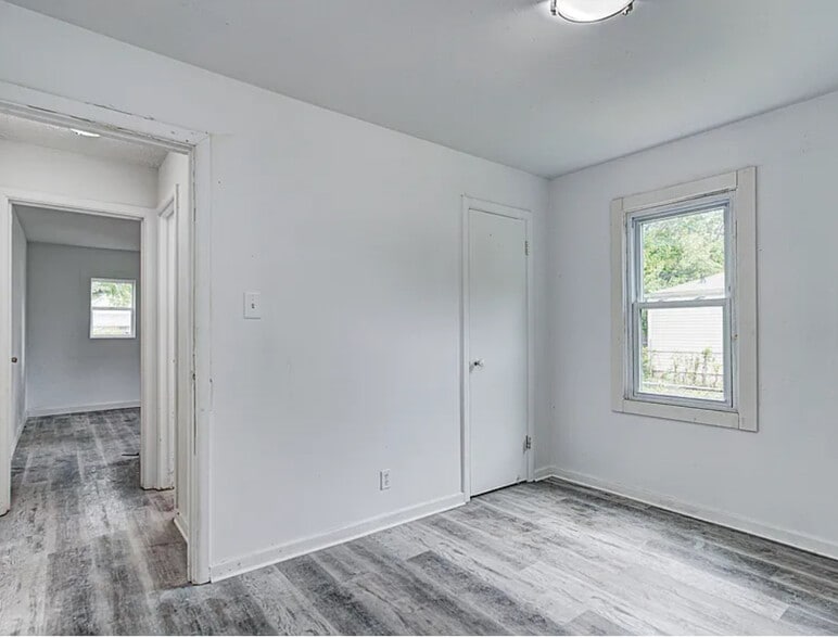 Building Photo - 734 N Arnolda Ave