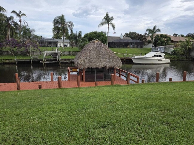 Building Photo - 382 SE Naranja Ave