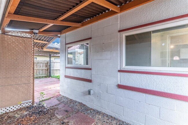 Building Photo - 916 Cohassett Ave