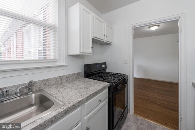 Building Photo - 7607 Eastern Ave NW