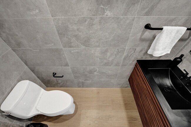 Building Photo - 876 Jeffery St