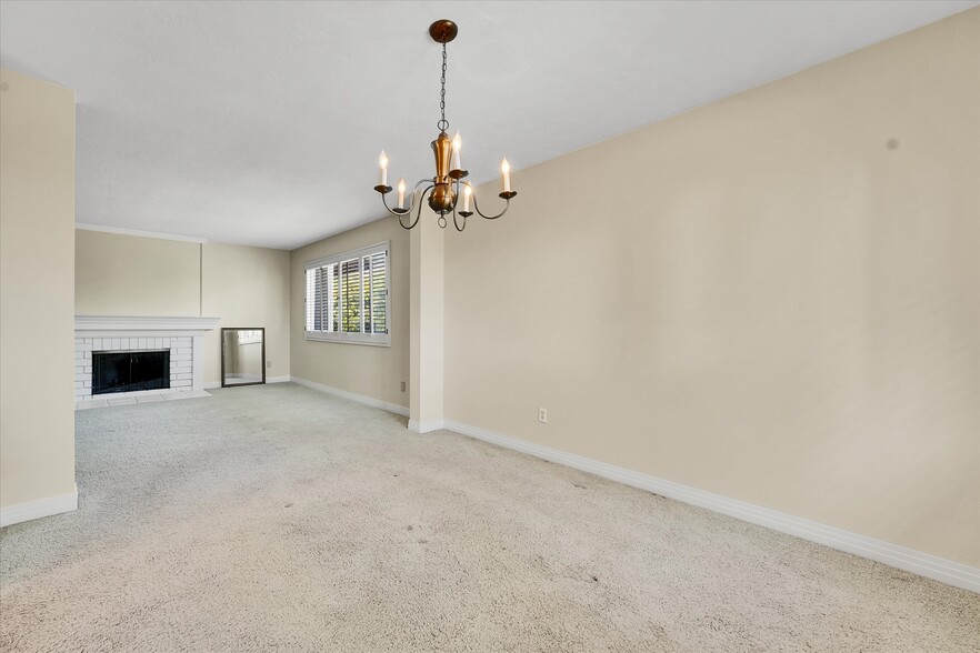 Building Photo - 1939 Ventana Way