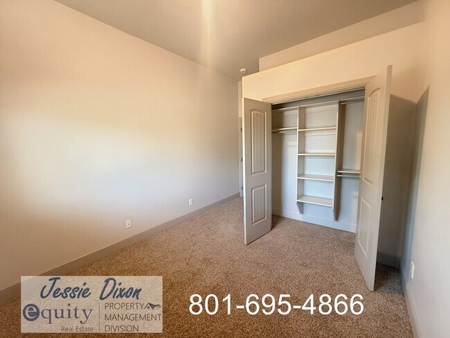 Building Photo - 5725 Brook Cir