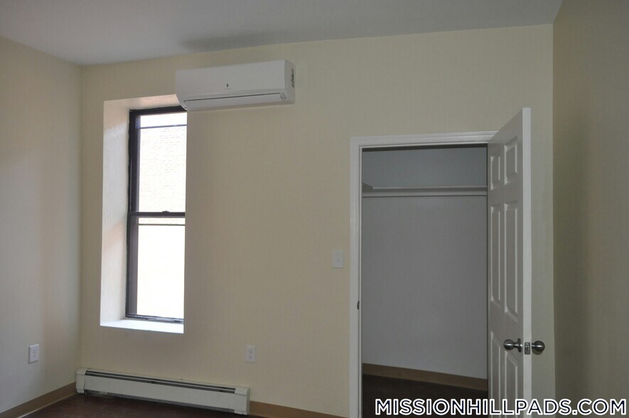 Building Photo - 13 Ruggles St