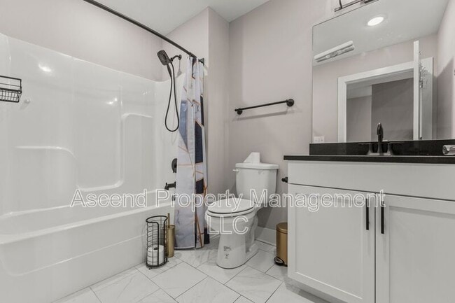 Building Photo - 3155 St Elmo Ave