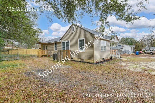 Building Photo - 706 Westside Dr