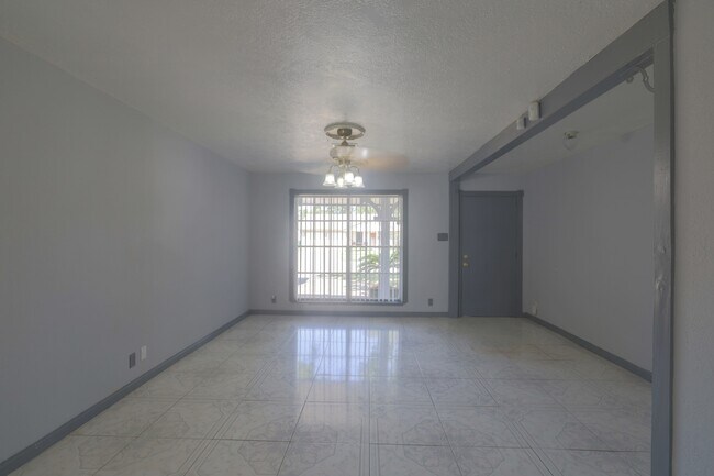 Building Photo - 3118 Flamborough Dr