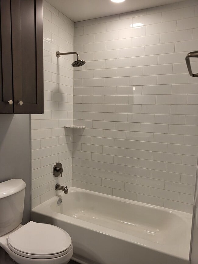 Building Photo - One bedroom condo uptown