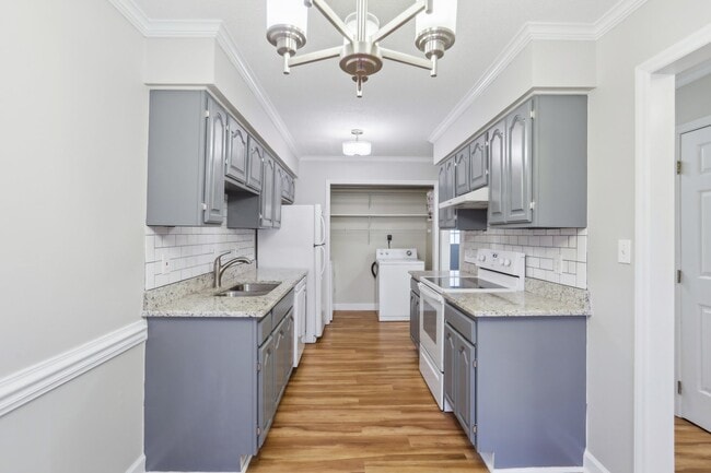 Building Photo - 4523 Hamptonshire Dr