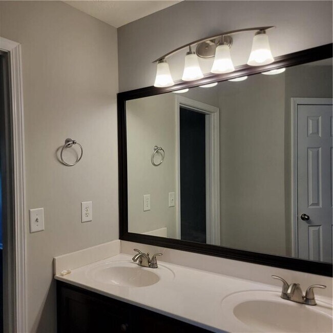 Building Photo - 5219 Leecroft Dr