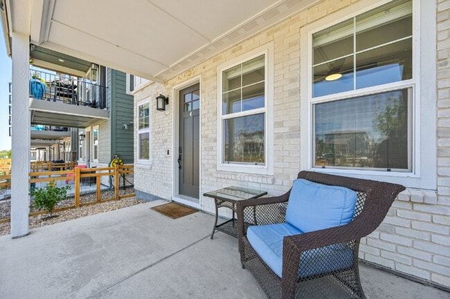 Building Photo - "Experience Spacious Comfort: 4-Bed, 3.5-Bath Retreat on Gladshine Drive!"