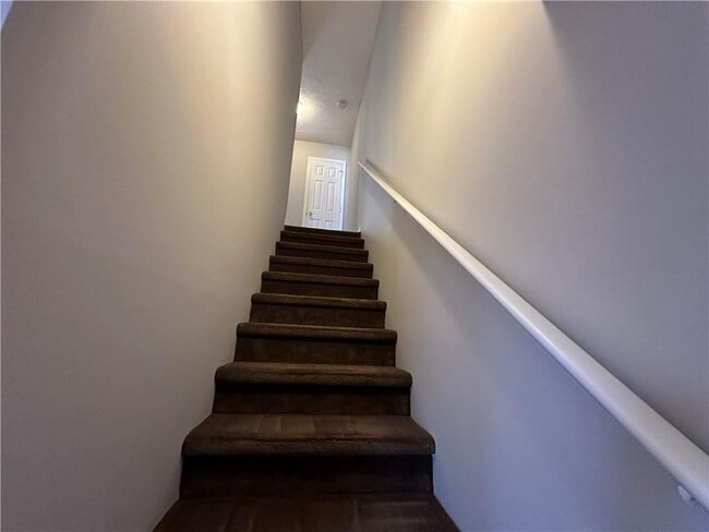 Building Photo - 502 Oakwood Ct