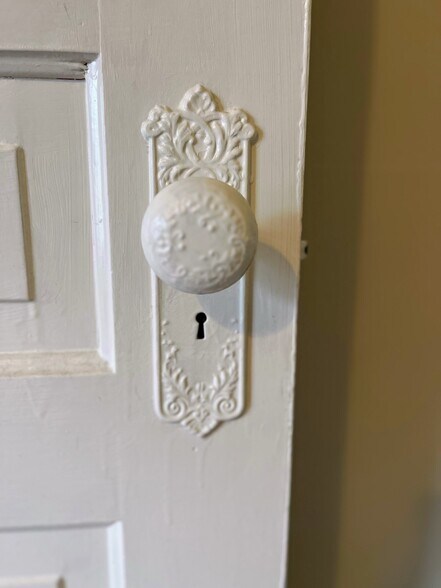 Building Photo - 709 Lafayette Ave SE