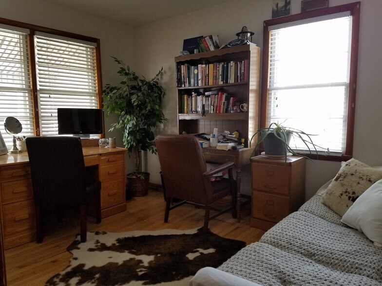 Building Photo - 121 Grove Ave