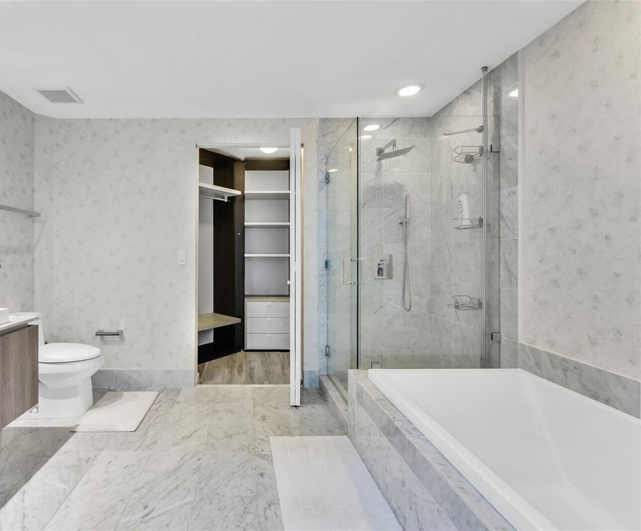 Building Photo - 801 S Miami Ave