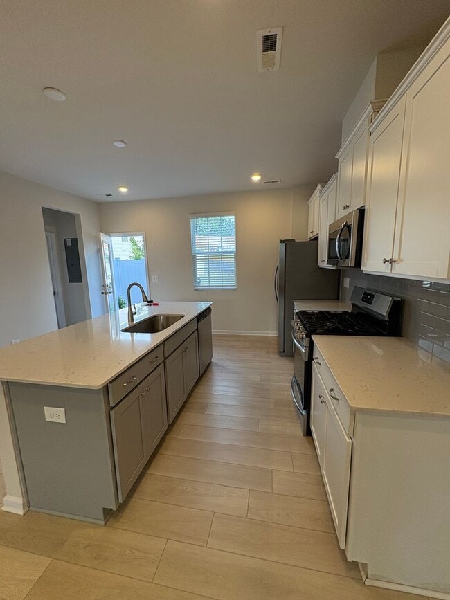 Building Photo - 408 Couchell Pl