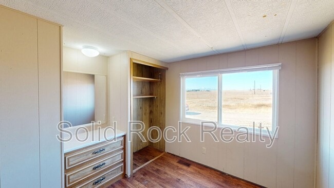 Building Photo - 9815 N Log Rd