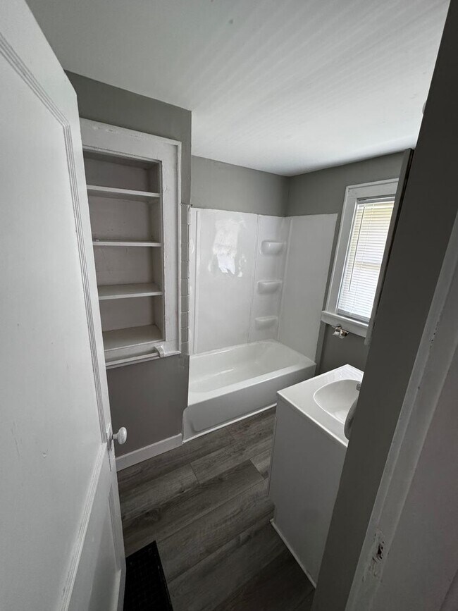 Building Photo - 1387 Briarwood Ave