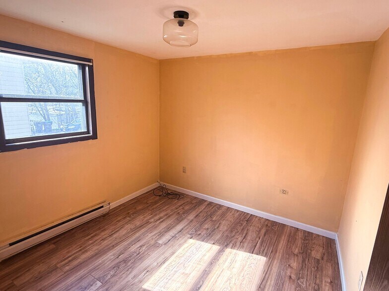 Building Photo - 7 Maria Manor